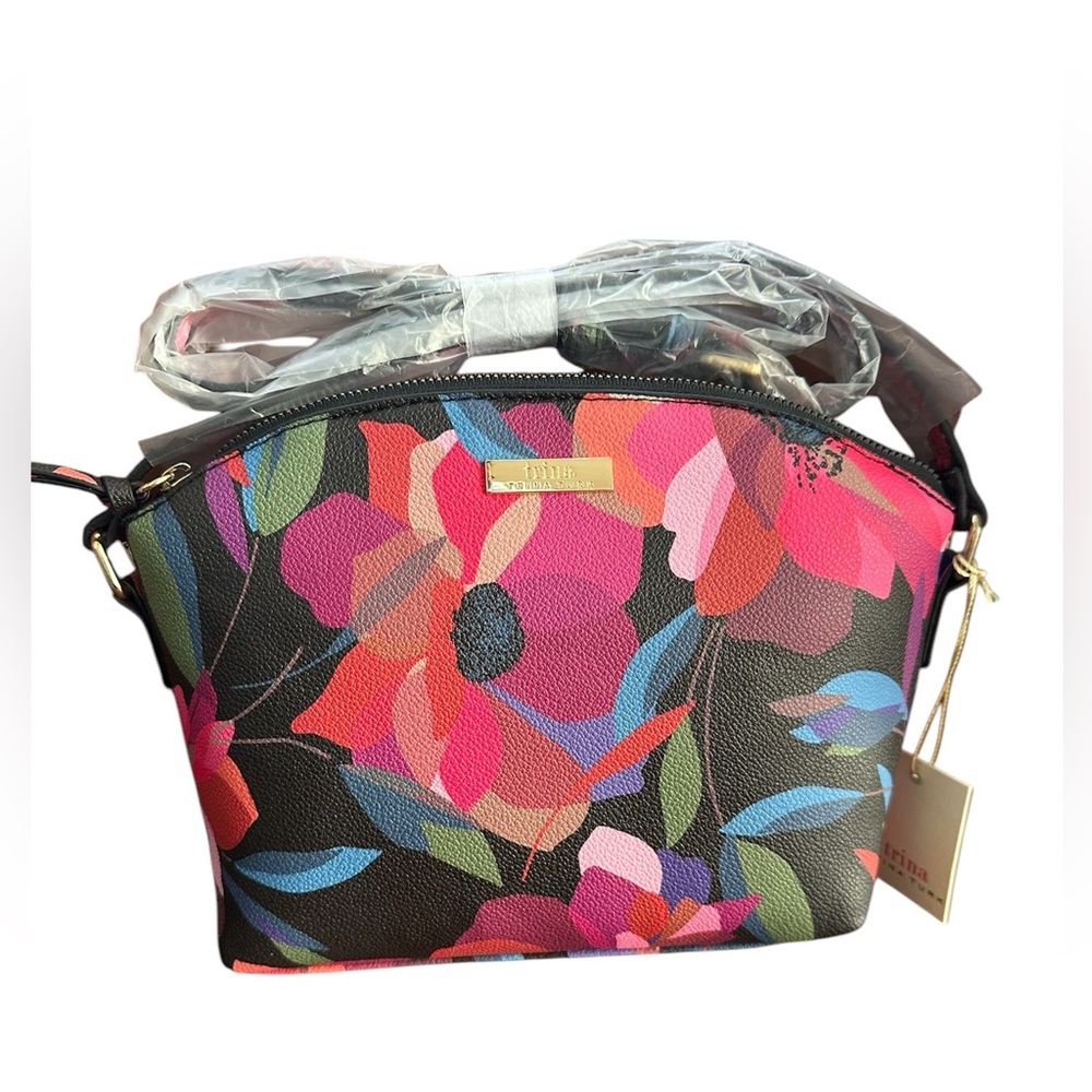 🌸 Stunning Trina Turk Floral on Black Crossbody Bag - NWT🌸